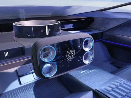 Francezii transformă industria auto globală! A fost prezentat cel mai recent concept: mașina cu volan pătrat.