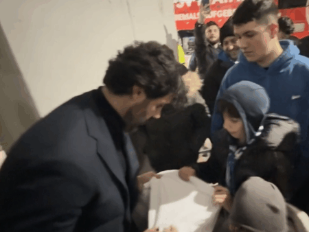 Ce l-a întâmpinat pe Filipe Coelho la ieșirea de pe „Ion Oblemenco”. Fotografii realizate de reporterii GSP.