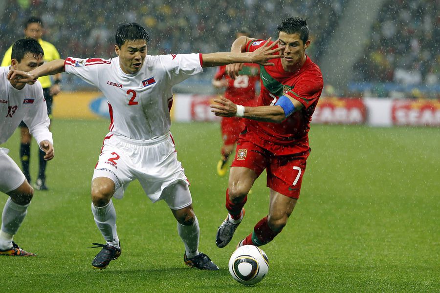 Coreea de Nord la Campionatul Mondial din 2010 Situație fără precedent! Kim Jong Un a permis transmisiuni din Premier League în Coreea de Nord, dar după propriile reguli