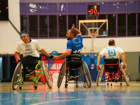 După peste două decenii, baschetul în fotoliu rulant revine la viață datorită unei comunități unite: „Suntem prieteni deosebiti”