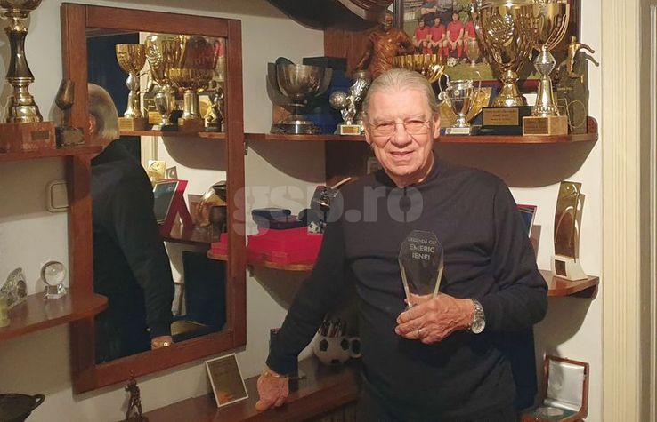 Emeric Ienei, alături de trofeele sale