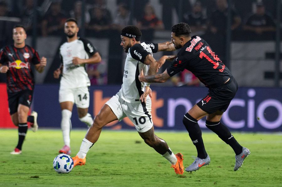 Memphis Depay, într-un meci din această lună jucat pentru Corinthians cu Red Bull Bragantino Ultimatum primit de Memphis Depay: „Ori te muți, ori pleci!”