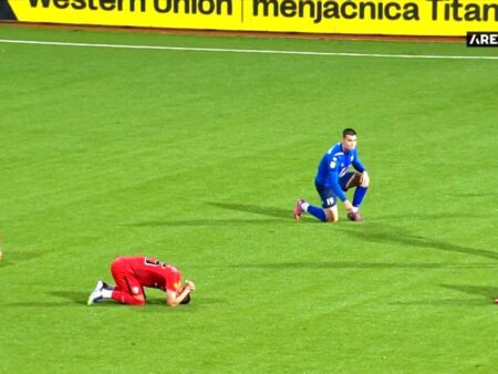 La pământ! Imagini emoționante cu jucătorii din Serbia la aflarea veștii despre moartea antrenorului lor.