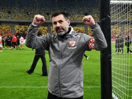 „Observ că nu se menționează niciodată nimic despre el”