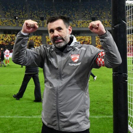 „Observ că nu se menționează niciodată nimic despre el”