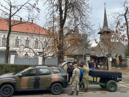 Emeric Ienei, înmormântat cu onoruri militare în Cimitirul „Rulikowski”: Sicriul a fost transportat pe un afet de tun