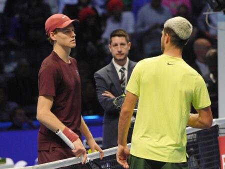 De ce finala între Carlos Alcaraz și Jannik Sinner a fost întreruptă timp de 12 minute » Discuția de la mijlocul terenului