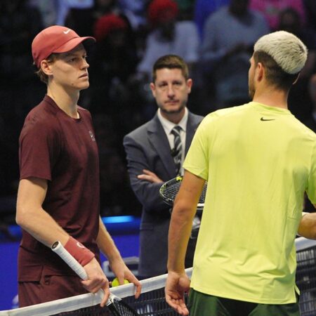 De ce finala între Carlos Alcaraz și Jannik Sinner a fost întreruptă timp de 12 minute » Discuția de la mijlocul terenului