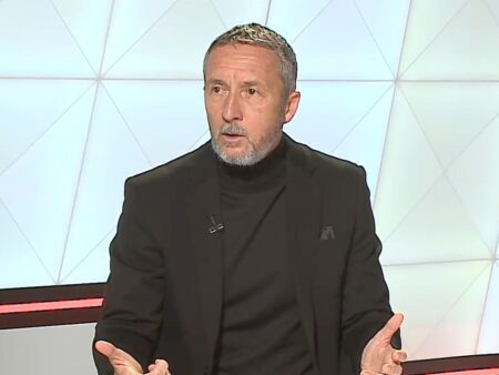 „Am descoperit că i-am scris: «Dacă nu te urci în autocar, ai amendă de 30.000!» El a răspuns: «OK!»”