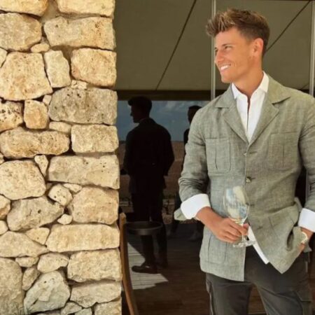 „Urmez o dietă paleolitică. Apreciez foarte mult soarele, carnea și vinul.”