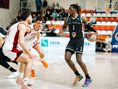 „În victoria împotriva FMP Belgrad, jucătorii de la U-BT Cluj-Napoca au avut dungi de ruj sub ochi » Ce explică acest fenomen”