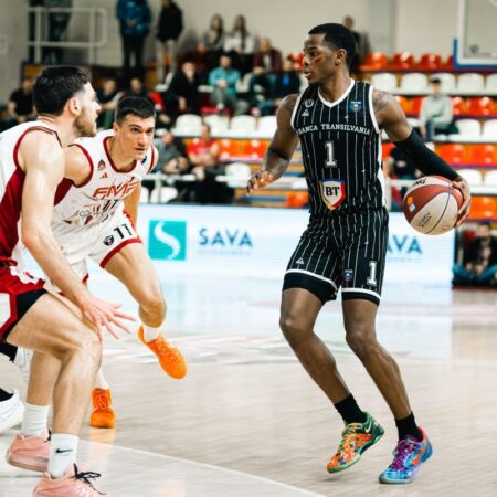 „În victoria împotriva FMP Belgrad, jucătorii de la U-BT Cluj-Napoca au avut dungi de ruj sub ochi » Ce explică acest fenomen”