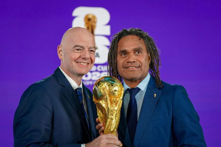 Gianni Infantino și Christian Karembeu la tragerea la sorți a barajului Ce spune Pavel Nedved despre barajul Turcia - România: „O să o vedem la Mondial”