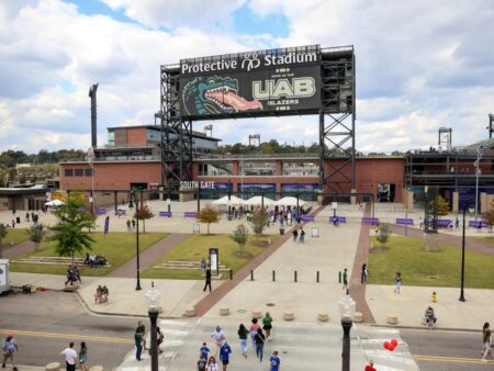 Haos în Statele Unite: Un jucător de fotbal american a atacat cu cuțitul doi colegi de echipă