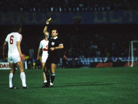 Acuzații șocante! Mafia i-ar fi „pregătit” lui Maradona victoria cu Napoli în Cupa UEFA