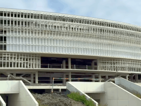 Cea mai mare sală polivalentă din România, aproape de finalizare » Primarul a verificat stadiul lucrărilor pe șantier