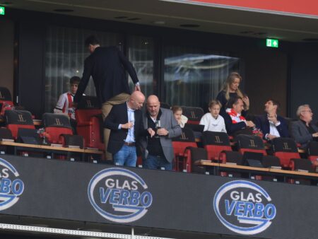 Detalii surprinzătoare dintr-o zi de meci pe stadionul bogaților din Eindhoven » Interzis, dar omniprezent