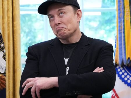 „Mai puternic decât LeBron!” Elon Musk și-a „antrenat” propriul AI pentru a-l lăuda.