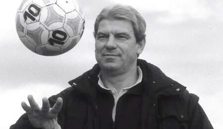 Emeric Ienei, apreciat în întreaga Ungarie. Două cluburi maghiare l-au omagiat pe legendarul antrenor: ”Nu-l vom uita niciodată”