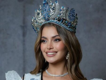 Topmodelul Ignacia Fernandez a fost încoronată noua Miss World Chile! Tânăra este vocalistă într-o formație de death metal.