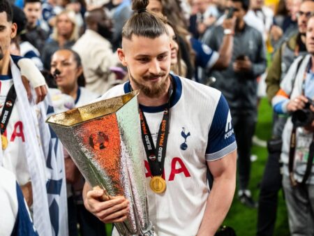 Iată titlul revizuit: E oficial: Radu Drăgușin se întoarce! Englezii au descoperit strategia antrenorului de la Tottenham