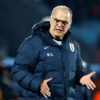 Marcelo Bielsa rămâne antrenorul naționalei Uruguayului. Federația respinge zvonurile despre o revoltă a starurilor echipei.