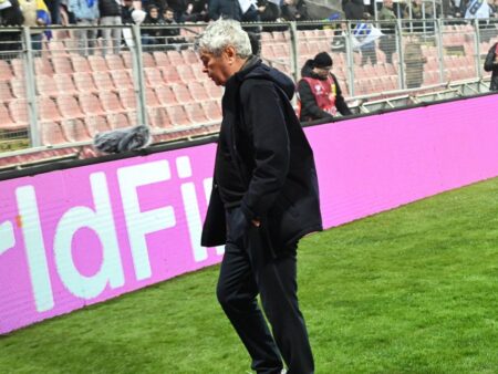 Decizia lui Mircea Lucescu după înfrângerea cu Bosnia! Cine va conduce naționala la baraj?