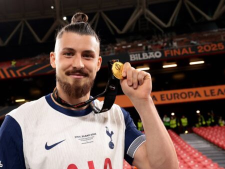 Radu Drăgușin, pregătit pentru debutul sezonului! În ce meci ar putea fi inclus în lotul lui Tottenham?
