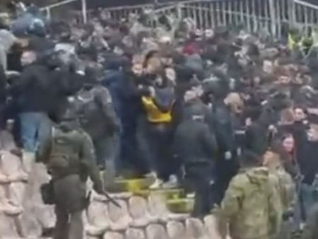 Imagini șocante! Cum au intervenit jandarmii la meciul cu Bosnia
