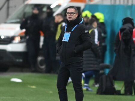 „Dom’ profesor” Flavius Stoican tânjește din nou după Superligă! Victorie în condiții dificile și cu un om în minus.