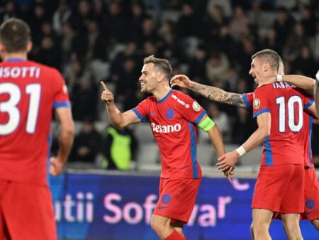 Incredibil! Ce șanse le oferă experții lui FCSB și CFR Cluj pentru a ajunge în play-off: ”Se află într-o situație complicată!”