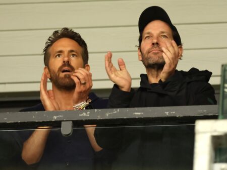 Afacere controversată? Ryan Reynolds a vândut o parte din Wrexham AFC după ce a primit un ajutor de 18 milioane de lire din partea statului