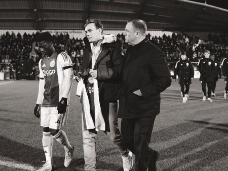 Moment devastator pe stadionul lui Ajax, după ce iubita fotbalistului a murit într-un accident.