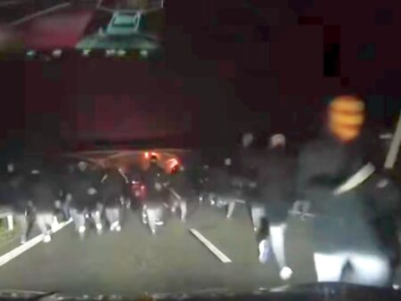 Incidente grave înaintea duelului de diseară: Huligani înarmați cu ciocane și bâte au atacat autocarele!