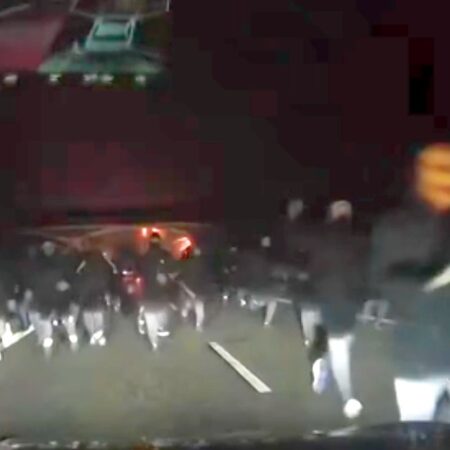 Incidente grave înaintea duelului de diseară: Huligani înarmați cu ciocane și bâte au atacat autocarele!