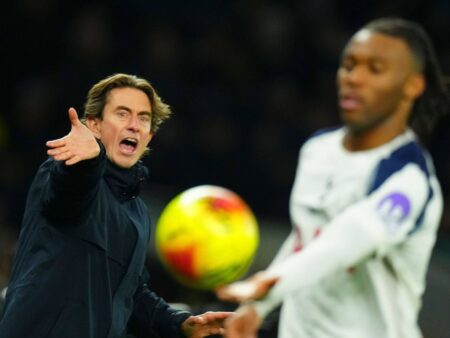 Probleme în vestiarul echipei lui Radu Drăgușin! Jucătorii se arată nemulțumiți.