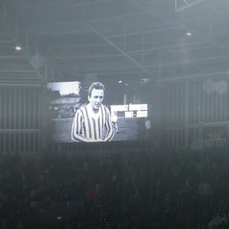 Ce neplăcere! Un fost internațional, prezent în tribună, a fost omagiat cu un minut de reculegere.