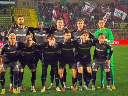 „Să înceapă să joace ping-pong, am avut paleta / Mă ofer să-i fac check-in”