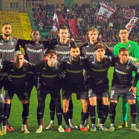 „Să înceapă să joace ping-pong, am avut paleta / Mă ofer să-i fac check-in”