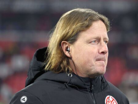 L-au concediat pe antrenor, la 6 zile după înfrângerea cu Universitatea Craiova.