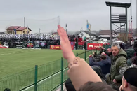 Ce scandau băcăuanii în timp ce Peluza Sud afișa un mesaj imens