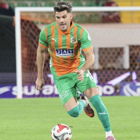 Ianis Hagi și Umit Akdag, în primul XI în meciul de campionat pentru Alanyaspor