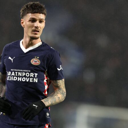 Reacția presei din Olanda la decizia de a-l lăsa pe Dennis Man pe bancă în meciul cu Atletico: „Surprinzător!”