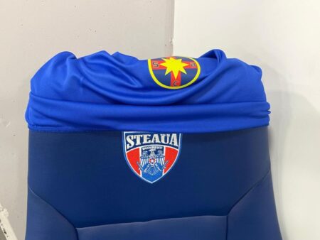 „Dar cu cine joacă, de fapt, Feyenoord?”