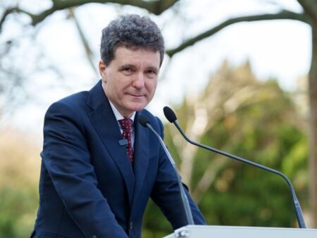 Au învins cluburile? Președintele Nicușor Dan contestă la CCR modificările Legii Sportului