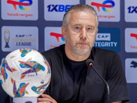 Exilat la 2.000 de kilometri de Sudan din cauza războiului civil, Laurențiu Reghecampf a înregistrat primul eșec în campionat.