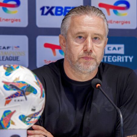 Exilat la 2.000 de kilometri de Sudan din cauza războiului civil, Laurențiu Reghecampf a înregistrat primul eșec în campionat.