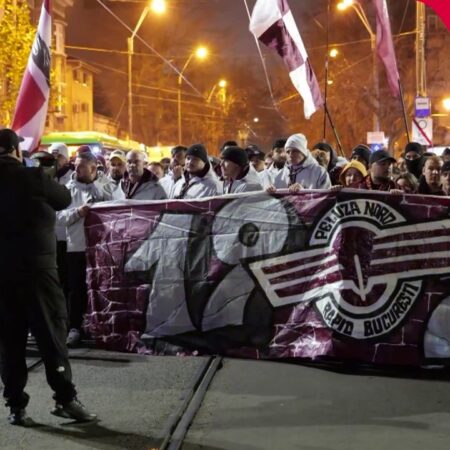 Fanii Rapidului s-au îndreptat spre Arena Națională în cortegiu, înainte de partida cu FCSB.