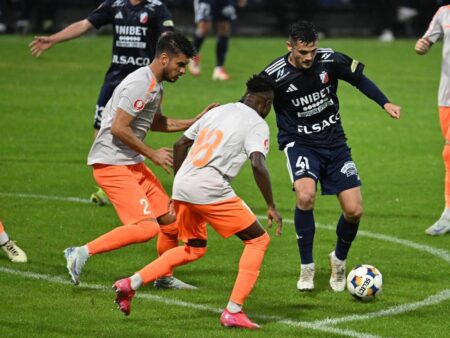 Trei jucători au fost despărțiți de un club din Superligă » Unul dintre aceștia a fost suspendat anterior pentru pariuri sportive