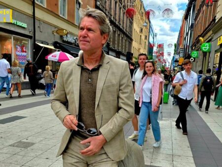 „O adevărată sărbătoare: Portocalele și bananele în copilăria lui Florin Răducioiu” – Cum era Crăciunul de altădată.